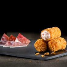 Croquetas Jamón Ibérico y Pan Crujiente | Kataria Gastronómica