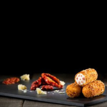 Croquetas de Parmesano y Stracciatella de Tomate | Kataria Gastronómica